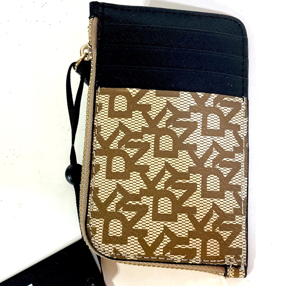 DKNY ZIPPER CARD / COIN WALLET WITH LOGO NWT. $98.00